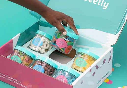 Gift paper box with six insert